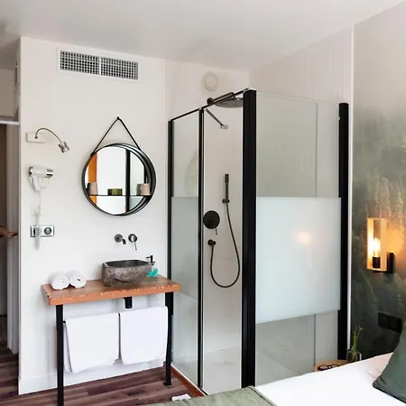 Hotel Restaurant Les Glycines 3*