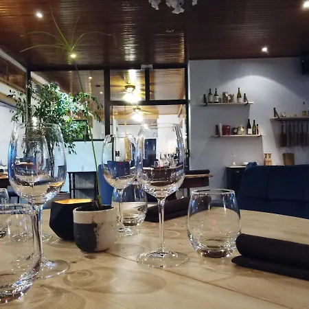 Hotel Restaurant Les Glycines 3*