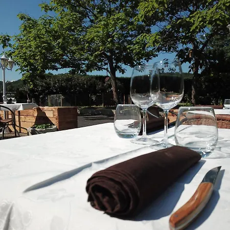 Hotel Restaurant Les Glycines 3*