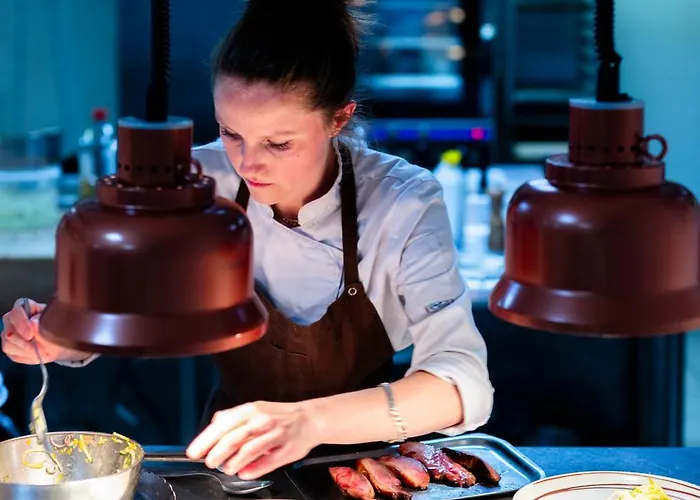 מלון Restaurant Les Glycines 3*