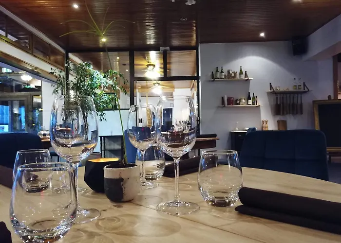 Restaurant Les Glycines מלון