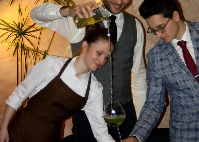 Отель Restaurant Les Glycines 3*