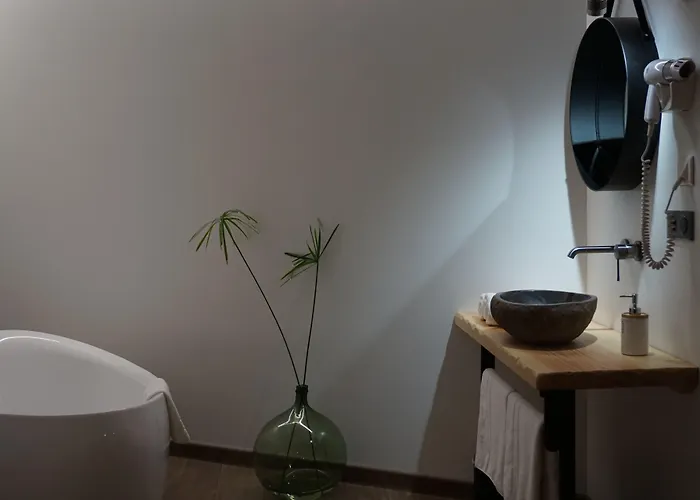 Отель Restaurant Les Glycines