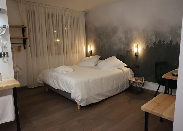 Отель Restaurant Les Glycines Vieille-Brioude